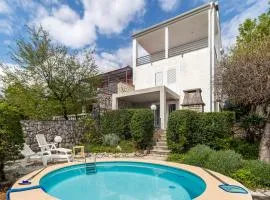 2 Bedroom Cozy Apartment In Jadranovo