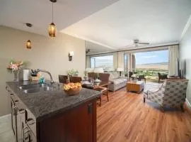 Ninth-Floor Mountain View Suite and Expansive Lanai at Honua Kai