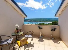 3 Bedroom Awesome Apartment In Dobrinj