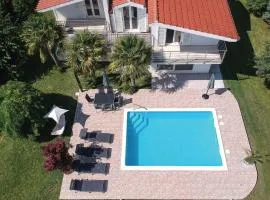 Two-Bedroom Holiday Home In Sinj
