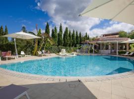 Lovely Apartment In Ricadi, hotel v destinaci Ricadi