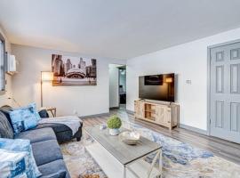 Modern 2 BR Elmwood Park Condo, ξενοδοχείο σε Elmwood Park