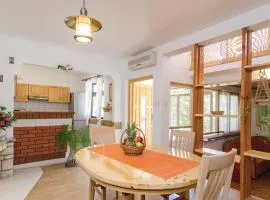 Three-Bedroom Apartment In Vela Luka