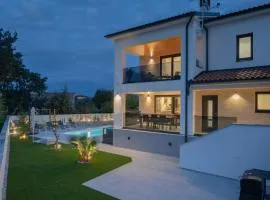 Awesome Home In Stinjan With Wifi