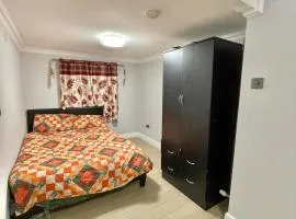 Comfy Ensuite Room in Colindale