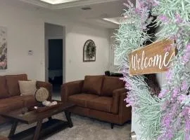 Carroll Estates 3 Bedroom Apartment Retreat