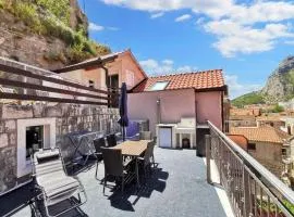 Modern flat in Omiš, with terrace and views, 80m²