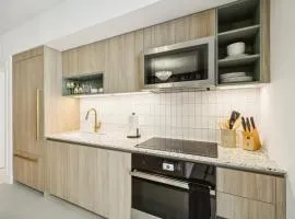 Stunning Lux 2 Bed 2 Bath with Panoramic View from Balcony