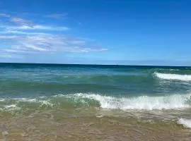 NEW BEACH Luxury 3B 2B unit - Ocean Views - 250m 2 BUDDINA BEACH!