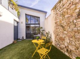Charmant Studio avec Jardin à Guérande, WiFi inclu - FR-1-306-1293, hotel in Guérande