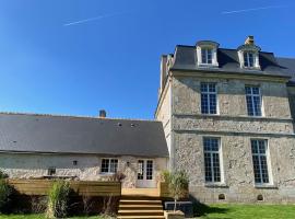 Grande maison familiale près d'Orléans, calme avec jardin - FR-1-590-563、Louryのホテル
