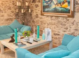 Steps from the Port! Chic 2-Bed in the Heart of Saint-Tropez