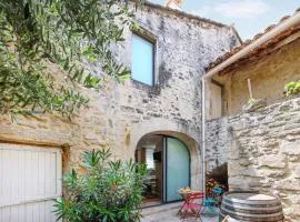 Gorgeous Apartment In St Restitut