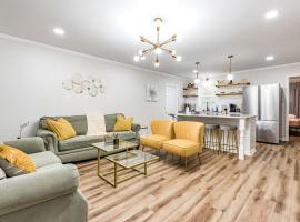 Modern bungalow in the heart of Raleigh w King bed, khách sạn ở Raleigh