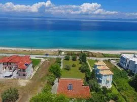 Villa Sonora - Beachfront, Amazing Garden, Panoramic Sea View