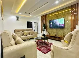 Glamorous 2 Bedroom at Wuse 2 Abuja with 24hr Power WIFI NETFLIX