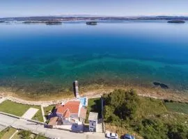 Four-Bedroom Holiday Home In Tkon