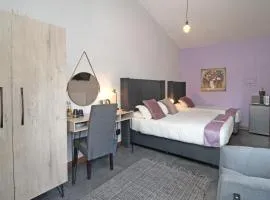 The Chameleon Stay @107