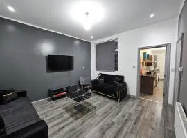 Landcross Co-living - Private Room Self-cater