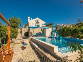 Awesome Home In Kornic With Kitchen, hôtel à Kornić