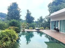 Jungle So Chic, Private Paradise with Lake View