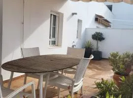 Apartamento en el centro con garaje, terraza, wifi, climatización y piscina