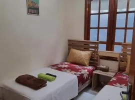 Taefoo Homestay - Brussels Room Free Wifi, Air Conditioner & Shared Baths Cool & Cozy