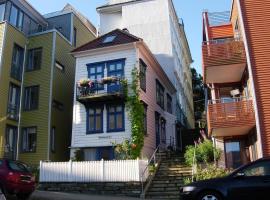 Historic Bergen house, right in the middle of everything!, Hotel in Bergen