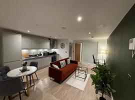 Comfy Ground Floor Flat with King Size Bed in Perfect Location, hotel in Horsell