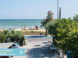 Senigallia, trilocale sul mare con spiaggia inclusa - SE005