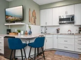 Primrose Studio 1BR Studio near Downtown Beaches Wineries