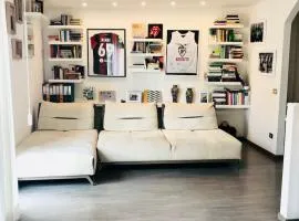 Cozy and Deluxe Apartment minutes from downtown