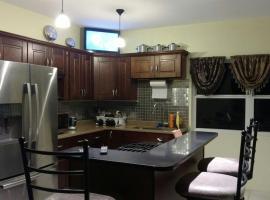 Zeus Estate Guest House 2, hotel v destinaci Grays Hill