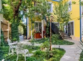 Luxurious Villa with Huge Garden, Terrace & Outdoor Space