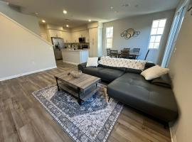 3 bed 3 Bath Gated Corner unit, hotel v destinaci Upland