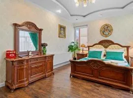 High-end 3BR Apartment - Private Garden, Terrace & BBQ