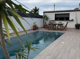 Villa 3 faces avec piscine, Hotel in Ponteilla