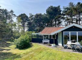 Sommerhus med vandudsigt, hotelli kohteessa Bøtø By