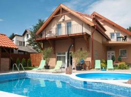 Balatonf&uuml;redi Borosty&aacute;n Panzi&oacute;, hotel con estacionamiento en Balatonf&uuml;red