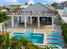 Villa Perla di Solo, 6 persoons, met privézwembad en groot dakterras met zeezicht!, hotel v destinaci Grote Berg