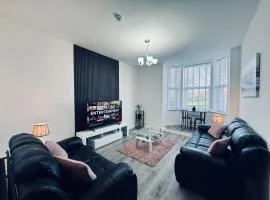 Spanish City View 1, Stylish Sea Front Apartment Free Onsite Parking