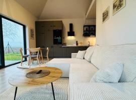 Cosy Bungalow Apartment House, bungalov v destinaci Strzyżewo Witkowskie