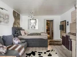 EMERALD APARTMENT