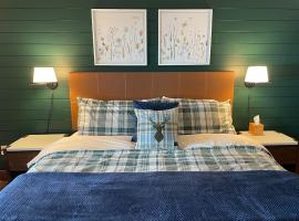 Newly Renovated Ski In Ski Out 2BR Condo，克雷斯特德比特的分租公寓