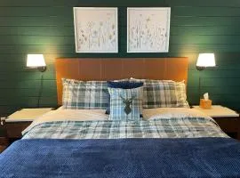 Newly Renovated Ski In Ski Out 2BR Condo