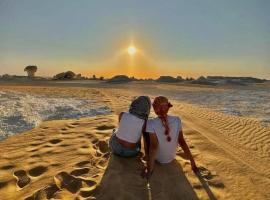 white desert camping，位于Az Zabū的豪华帐篷营地