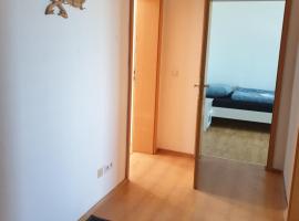 Monteurwohnung bei Nina 2OGR、ツァイツのホテル