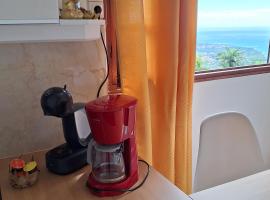Bélavue & SPA Privé, avec vue panoramique sur mer, jardin créole paysager, jacuzzi privé, hotel v destinaci Bouillante