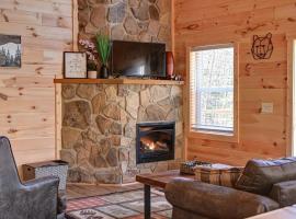 Twin Oaks Cabin, Hotel in Bryson City