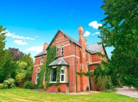 The Old Vicarage with hot-tub & sauna、Vowchurchのホテル